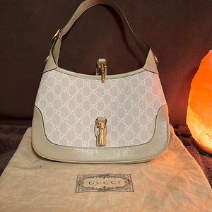 AUTHENTIC Gucci purse with Gold Piston Strap Closure